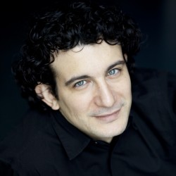 Altinoglu copyright F. Toulet.